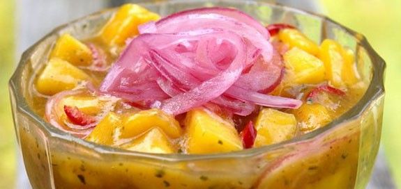 Mango-Zwiebel-Salat mit Ingwer-Dressing — entzündungshemmende Ernährung
